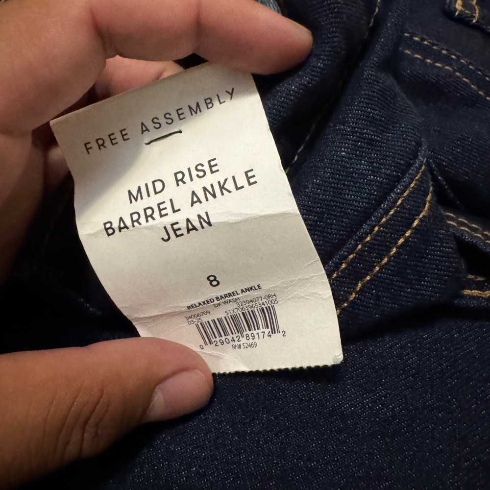 Free Assembly Women's  Barrel Ankle Jeans - Picture 7 of 9